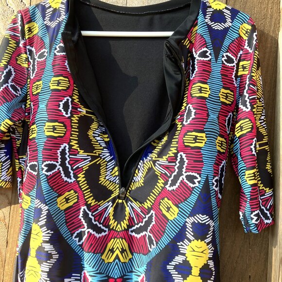 Women's One Piece Swimsuit front ZIPPER- 3/4 sleeves -Multi-color design  preown - Picture 5 of 6